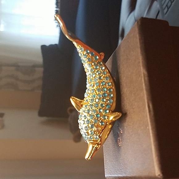 Bedazzled Dolphin Trinket - Picture 4 of 8